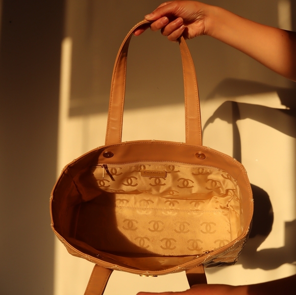 CHANEL Wildstich Leather Shoulder Bag - Picture 4 of 12